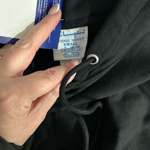 Cropped Champion Black Reverse Weave Hoodie NWT - Picture 4 of 5